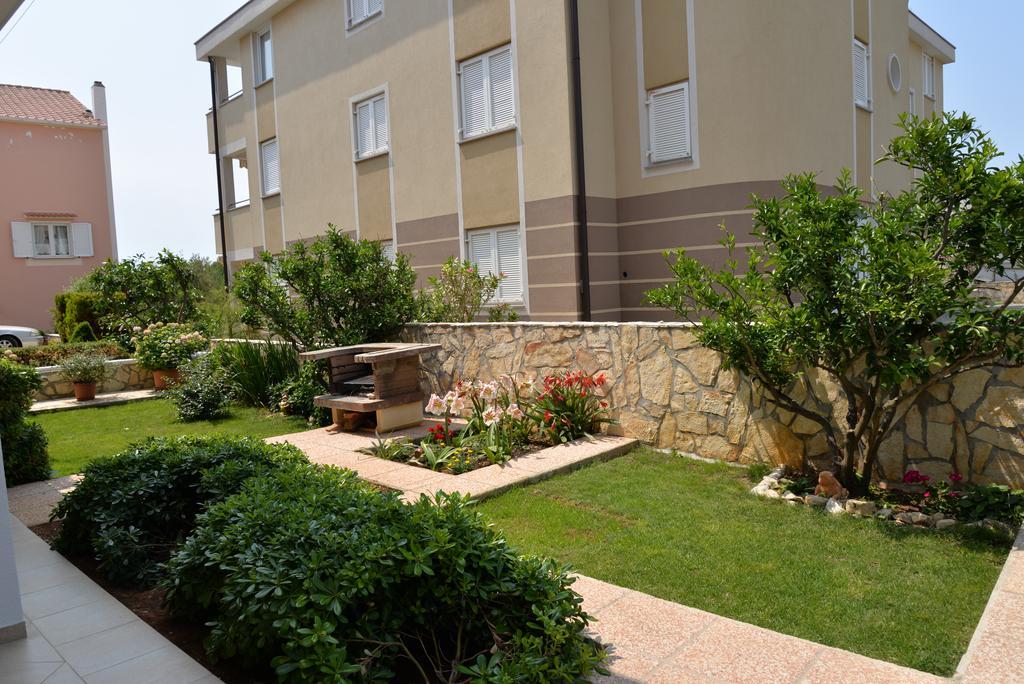 Apartments Cvito Novalja Bagian luar foto